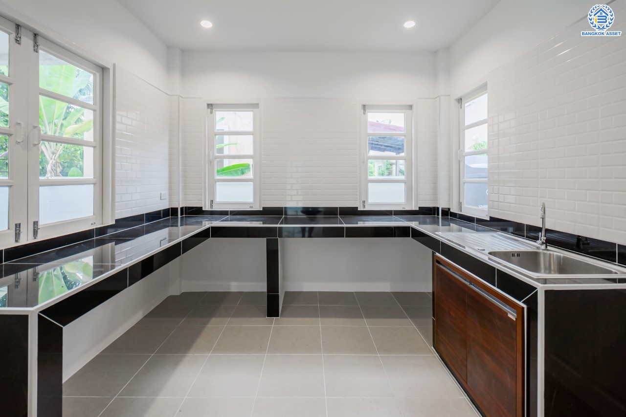 บ้านมือสองตกแต่งใหม่ ม.ลลิลอินเดอะพาร์ค บางใหญ่ พร้อมอยู่ตอบโจทย์ทุกฟังก์ชัน เนื้อที่ 50 ตร.ว. ฟังก์ชัน 3 ห้องนอน 2 ห้องน้ำ 1 ที่จอดรถ บนทำเลเดินทางสะดวก ใกล้เซ็นทรัลเวสต์เกต ทางด่วน "กาญจนาภิเษก และเพียง 5 นาทีถึงรถไฟฟ้าสายสีม่วง "สถานีตลาดบางใหญ่"